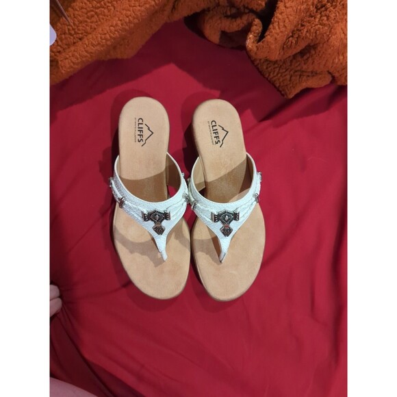 Cliffs by White Mountain Size 8.5 Bailee Thong Sandal White w/ Western Bling NEW - Picture 4 of 7